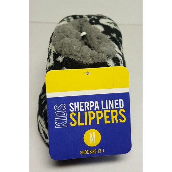 NEW Kid's Sherpa Lined Slippers with Skull & Cross Bone Size 13-1 New / Tag - Picture 6 of 7